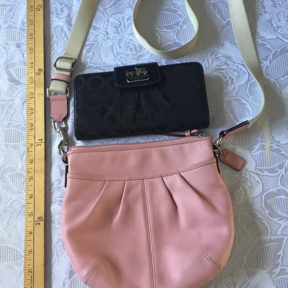 Coach crossbody ONLY. NO WALLET. - Picture 1 of 4